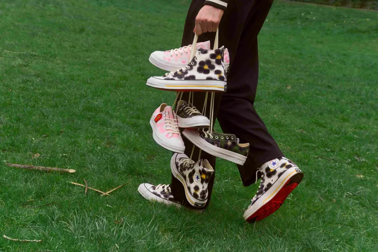 KENZO將經典「Hana Leopard」印花面覆蓋於Converse Chuck 70鞋款上。品牌提供