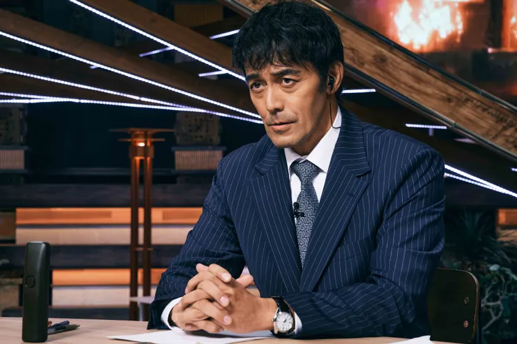 阿部寬在電影《犯罪直播》飾演人氣主播，被指定跟炸彈客談判。天馬行空提供