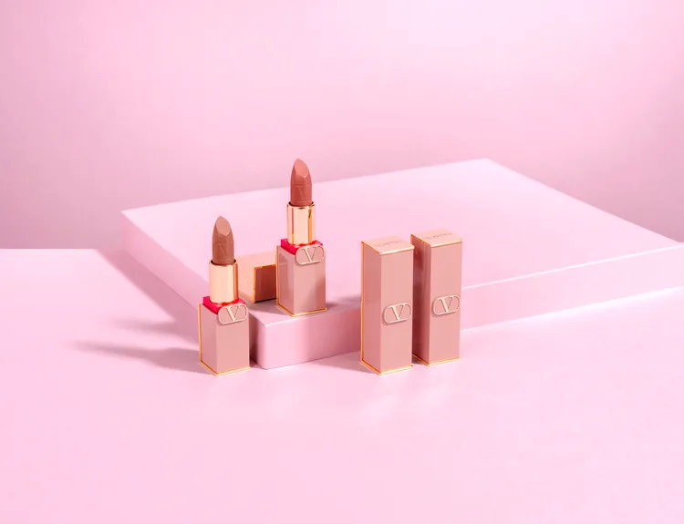 VALENTINO奢光裸管唇膏，1600元。品牌提供