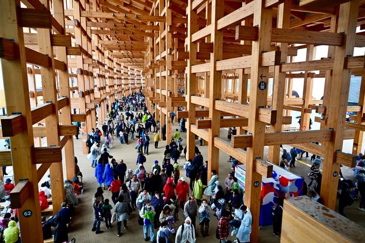 「大屋頂環」是全球最大木造建築。路透