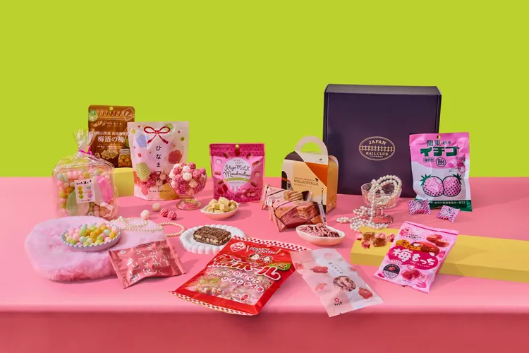 JAPAN RAIL CLUB Omiyage零食禮盒，內容是精選來自日本各地的地方零食與伴手禮。業者提供