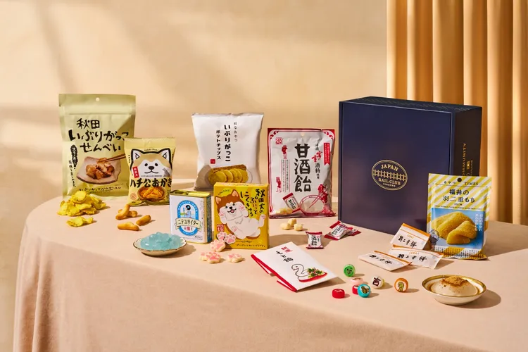 在台灣也能訂閱JAPAN RAIL CLUB Omiyage零食禮盒，每月宅配直送每月不同主題伴手禮，品嚐原汁原味的日本風土滋味。業者提供