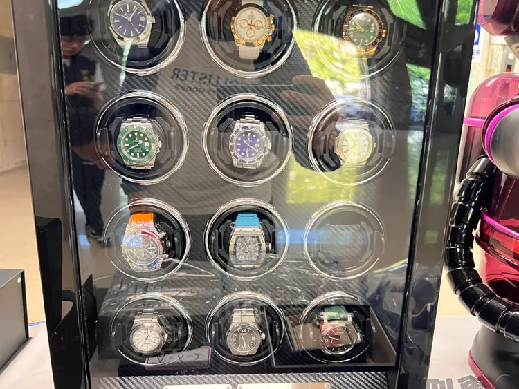 贓款購得的精品錶。警方提供