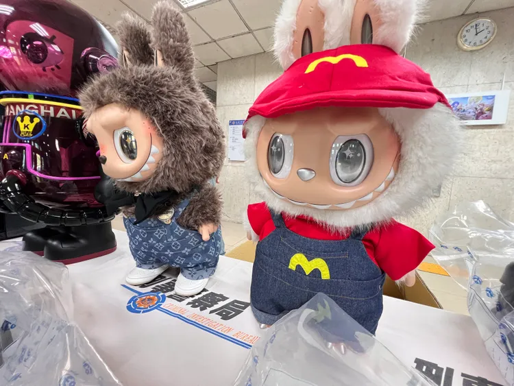 警方查獲Labubu公仔。警方提供