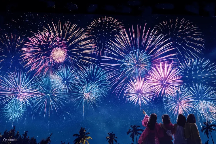 「NIGHTTIME ENTERTAINMENT」的璀璨煙火秀。業者提供