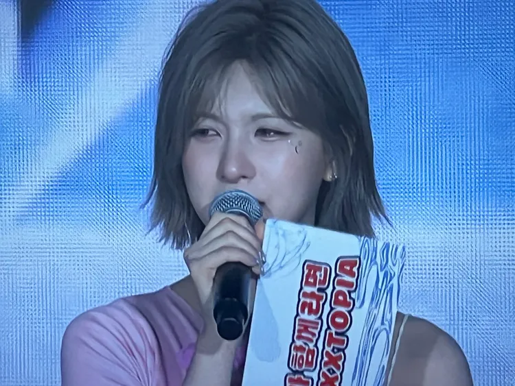 BAE被粉絲應援影片感動落淚。讀者提供