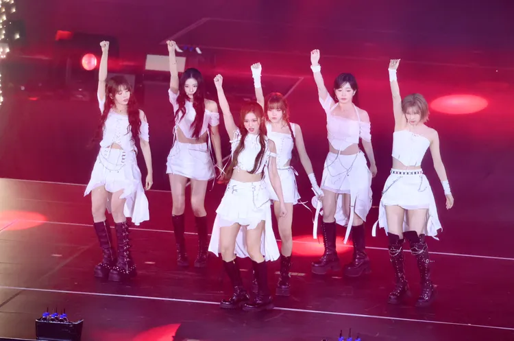 NMIXX賣力勁歌熱舞。莊宗達攝