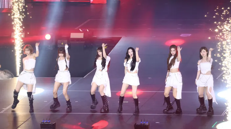 NMIXX又唱又挑，音準到位。莊宗達攝