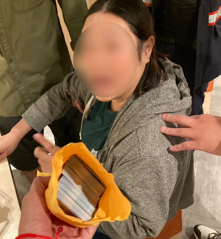 警方逮車手查扣贓款。大溪警分局提供