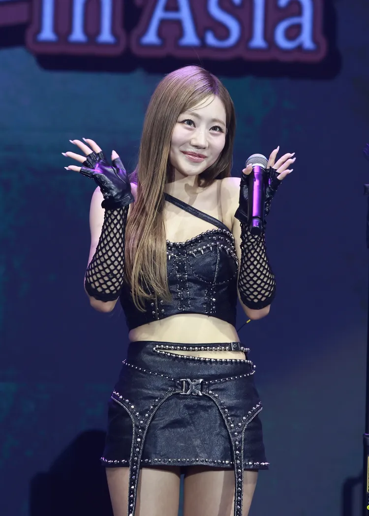 JULIE問粉絲吃飯了嗎。彭欣偉攝