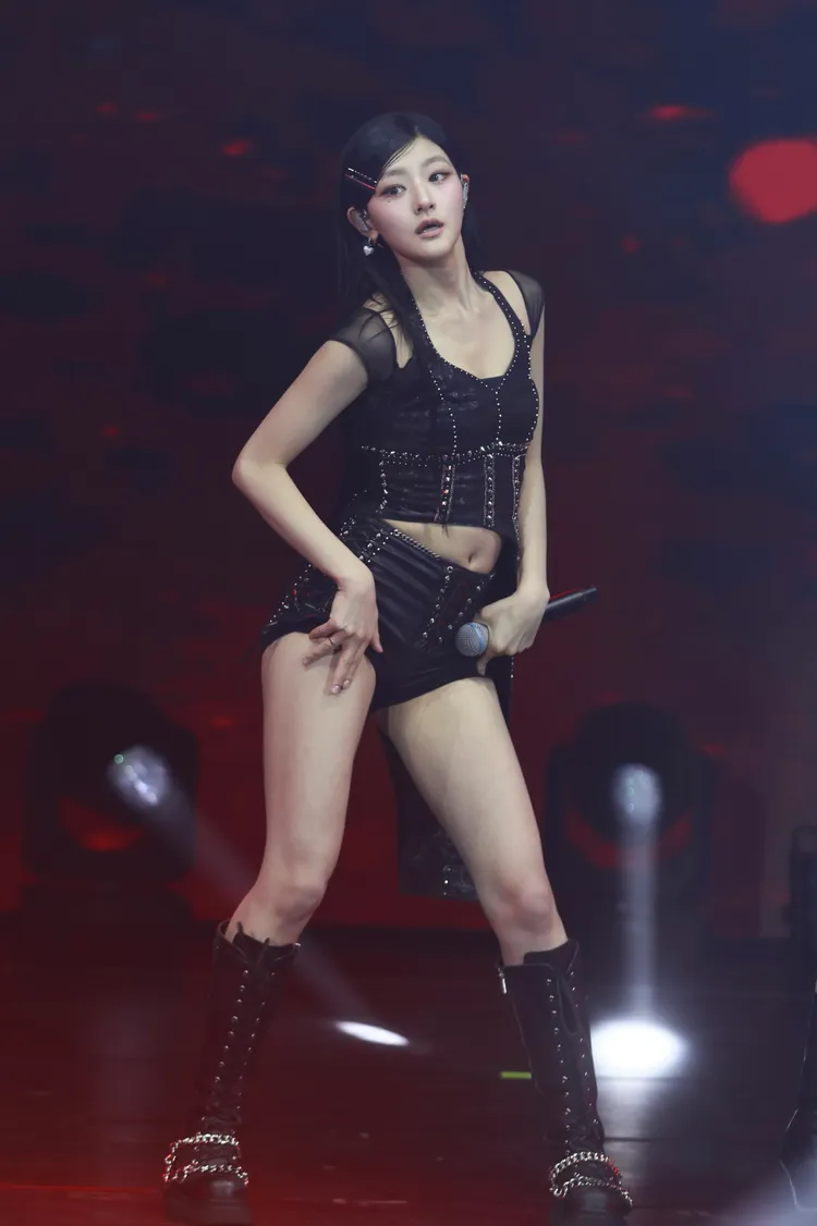 HANEUL爬到陡峭的樓梯，坦言很害怕。彭欣偉攝