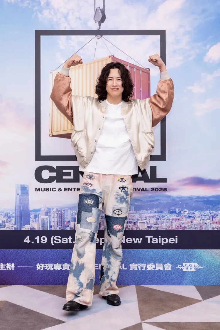 木谷龍也想把比大力士動作的模樣做成立體造型悠遊卡。好玩國際提供