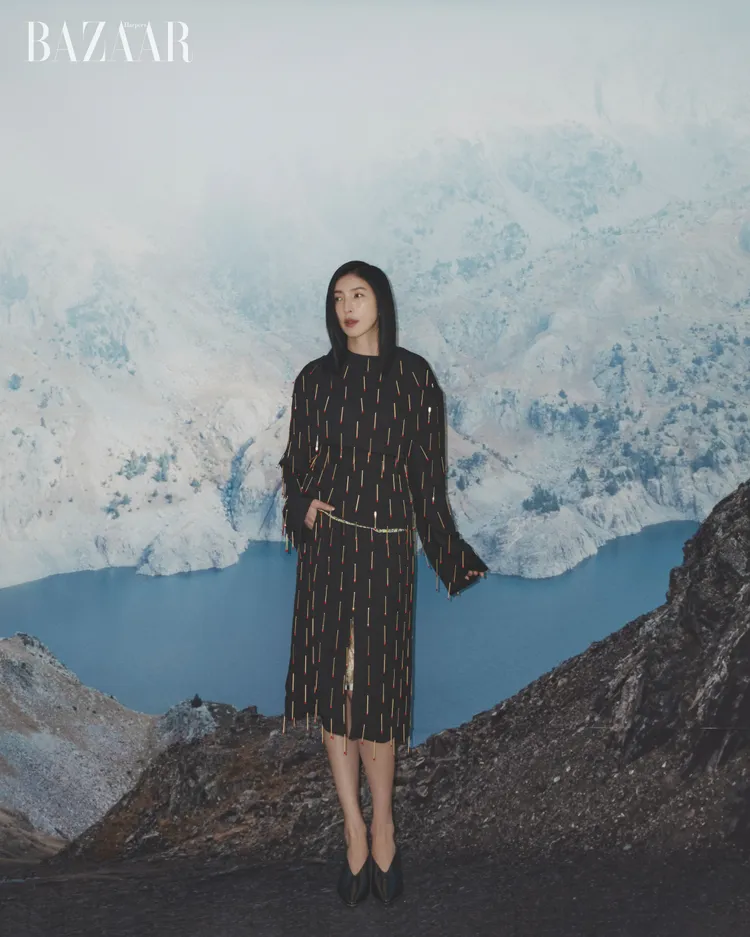 楊謹華拍攝《Harper's BAZAAR》封面。《Harper's BAZAAR》國際中文版提供