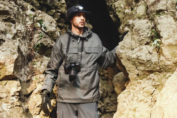 國家地理服飾N251UFT120男女同款NRN OVER FIT ANORAK半開拉鍊長袖連帽上衣，6880元。品牌提供