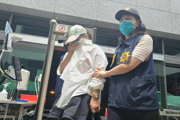 發動罷免民進黨立委陳俊宇的領銜人李惠玲20萬元交保。中央社