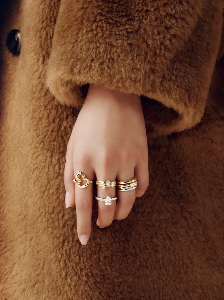 Qeelin標誌性的Wulu戒指無論單獨佩戴或疊加搭配都各有亮點。品牌提供