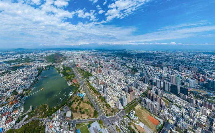 區段屬少見同時鄰近左營高鐵與蓮池潭個案。京城集團提供