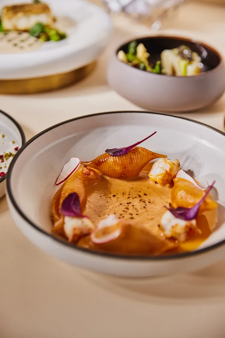 主食海虎蝦貝殼麵干邑海鮮濃粹。慕軒飯店提供