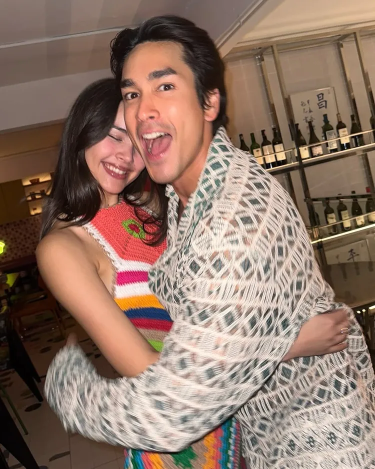 Yaya與現實生活中未婚夫Nadech被粉絲笑稱是「最強恐怖片CP」翻攝Yaya官方IG