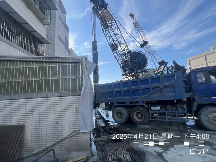 營建工地進行連續壁施工。環保局提供