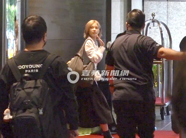 Bae面對NSWER（粉絲名稱）熱情呼喊，熱情揮手向粉絲打招呼。特勤中心攝