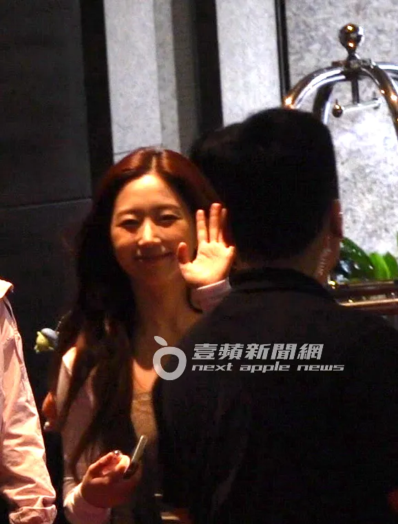 Haewon看見粉絲熱情呼喊，臉上表情也是相當開心笑咪咪。特勤中心攝