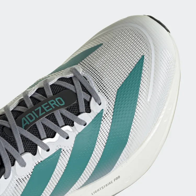 鞋面採用ENGINEERED MESH工程網布，透過不同密度和織紋提供透氣性和支撐性。品牌提供