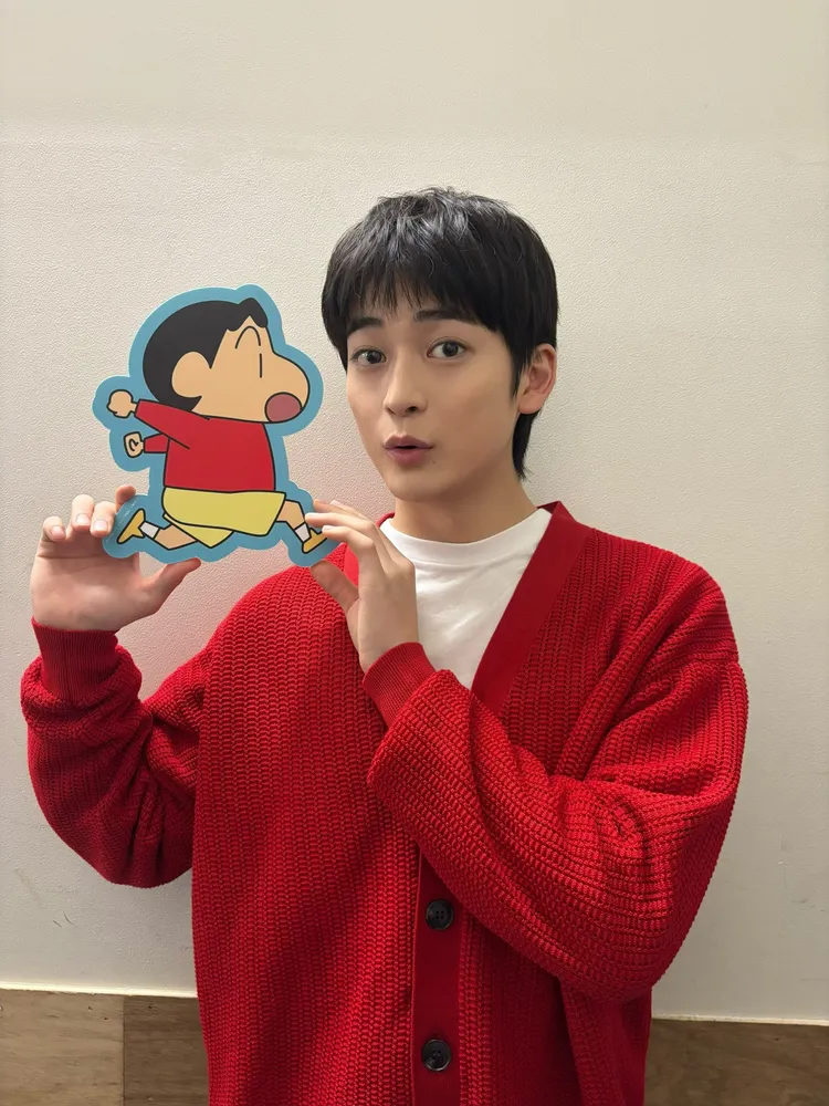 高橋文哉飾演長大之後的小新。翻攝自高橋文哉X