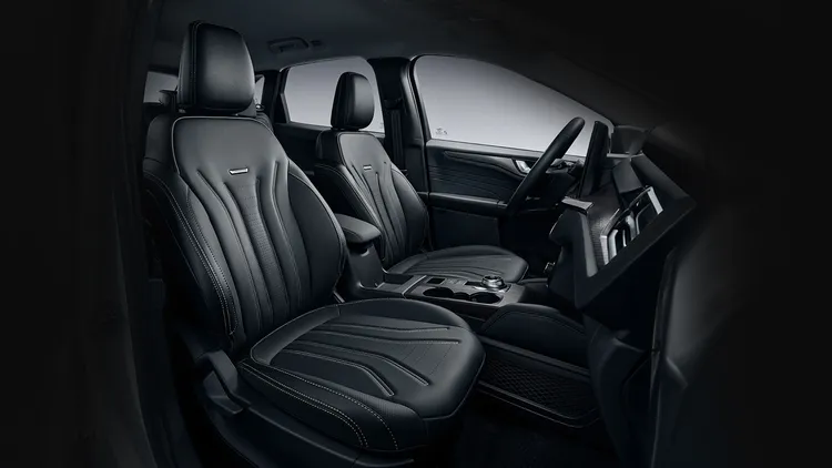 Kuga 1.5T Vignale溫莎曜影版內裝採用同級唯一的歐洲原裝進口Windsor透氣真皮座椅。業者提供