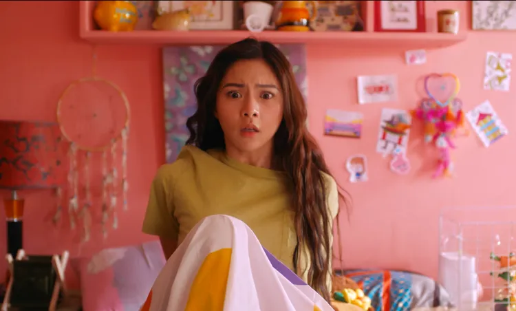 張金珠飾演天生帶著天煞孤星命的女主角「莎麗」。威視電影提供