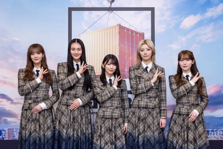 藤吉夏鈴（右二）每天都要喝可樂。好玩國際提供