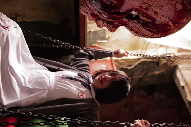 許恩怡與怪嬰對峙。甲上提供