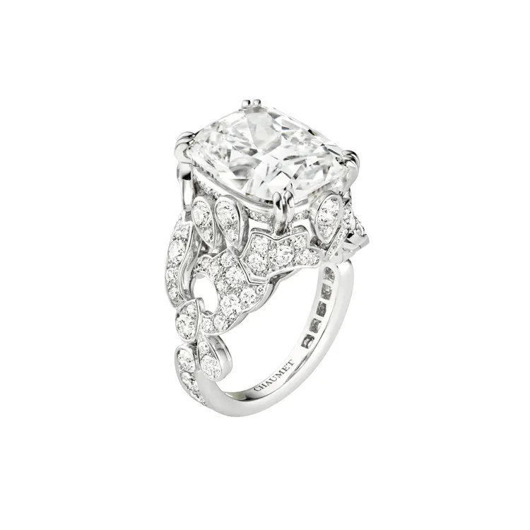 Soir de Fête 18K白金戒指。品牌提供