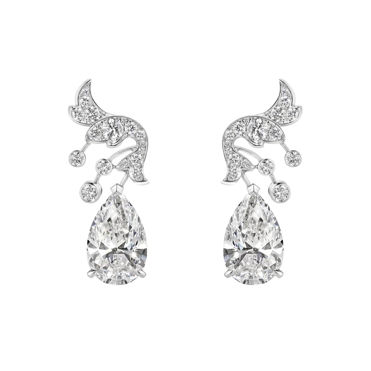 Soir de Fête 18K白金耳環。品牌提供