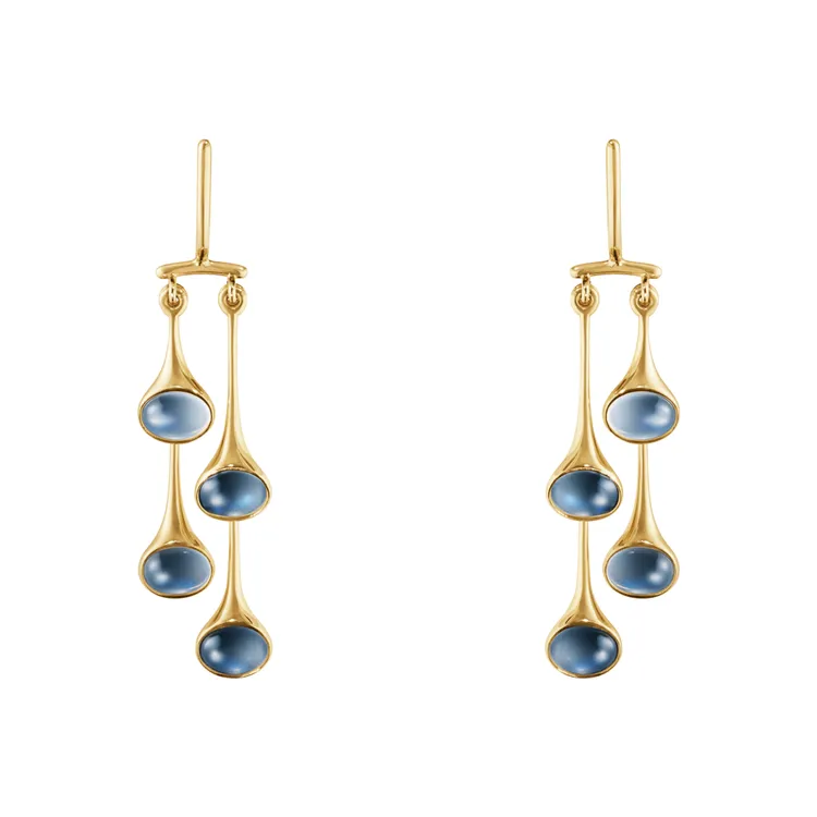 喬治傑生NANNA DITZEL系列 18K黃金、藍色月光石耳環，18萬2000元。品牌提供