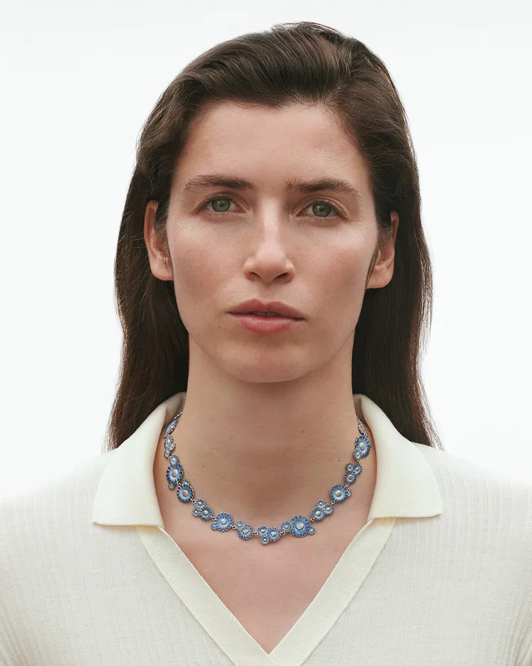 喬治傑生將經典雛菊花形輪廓結合手繪彩色琺瑯端出DAISY系列新作。品牌提供