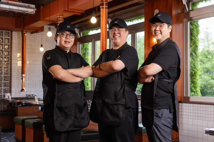 台灣「金豬食堂」將由安煐彬안영빈（左起1）、史峻玹（中）和金根浩김근호（左起3）等台韓主廚坐鎮。