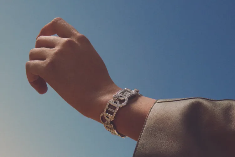 愛馬仕Maillon libre系列手鍊腕錶，16.5*27.7mm，拋光750 5N玫瑰金和拋光750白金錶殼，拋光750 5N玫瑰金或拋光750白金錶盤/錶帶，石英機芯。品牌提供