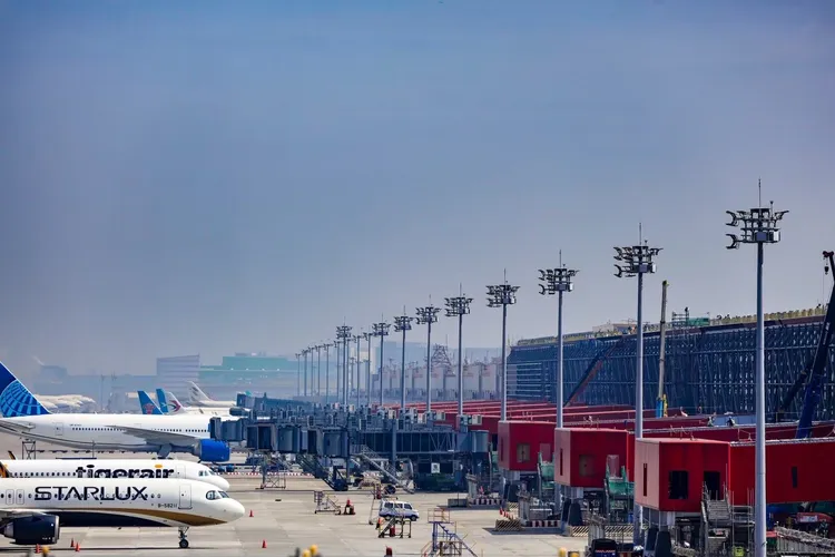 下半年第三航廈北登機廊廳即將完工，將提供8個空側停機位，為空側調度增添彈性。桃機提供