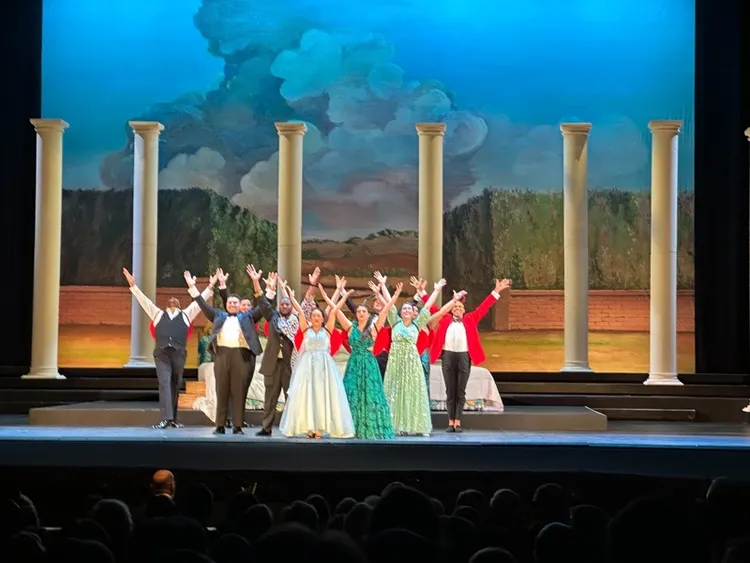 台灣新生代指揮家林奇緣在芝加哥歌劇院「躍升之星歌劇演唱會50週年」演出擔任指揮，吸引滿場觀眾。 （駐芝加哥辦事處提供） 中央社