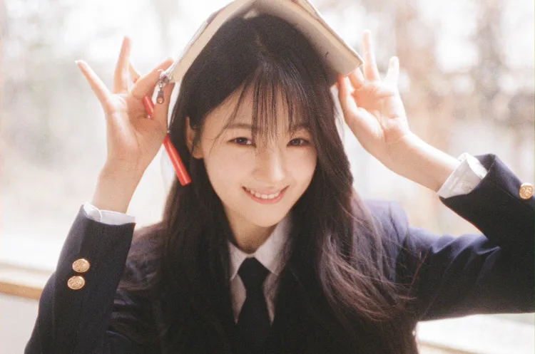 繼泫雅、太妍後登上大巨蛋舞台，GYUBIN成為CPBL首位擔任開球嘉賓的韓流明星。FU Entertainment、DJB LIVEWORKS提供