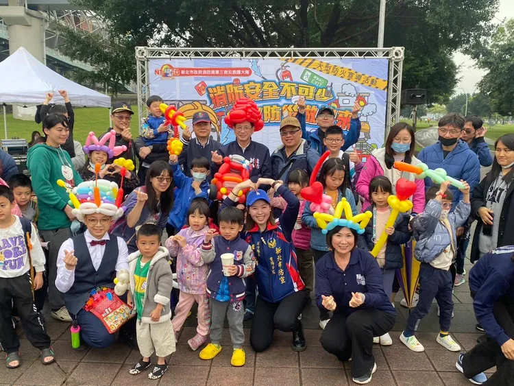 園遊會中安排有獎徵答的互動方式，建立民眾消防知識。消防局提供