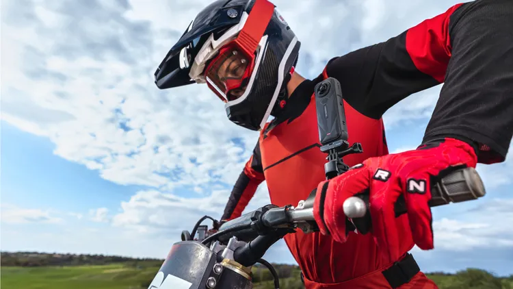 Insta360 X5新機在操控與收音表現加入多層鋼網防風罩與新一代音訊演算法提升收音效果。Insta360提供