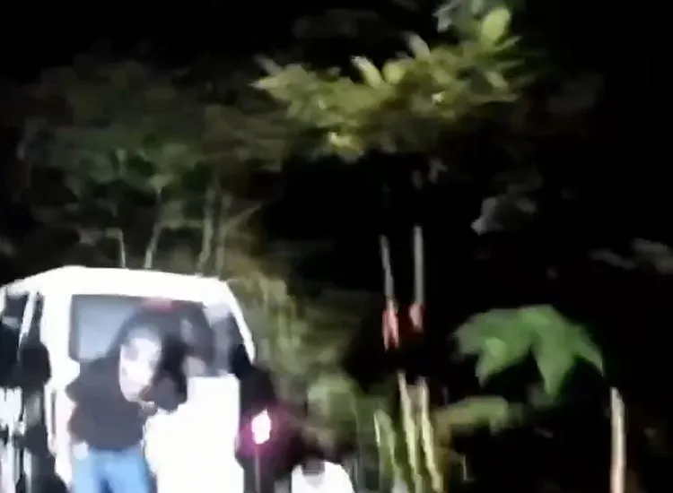 警方鳴槍喝令嫌犯趴下。警方提供