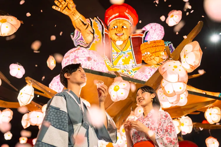 青森屋夏季有「Shigakko金魚祭典」，可觀賞數百盞金魚睡魔燈籠。星野提供