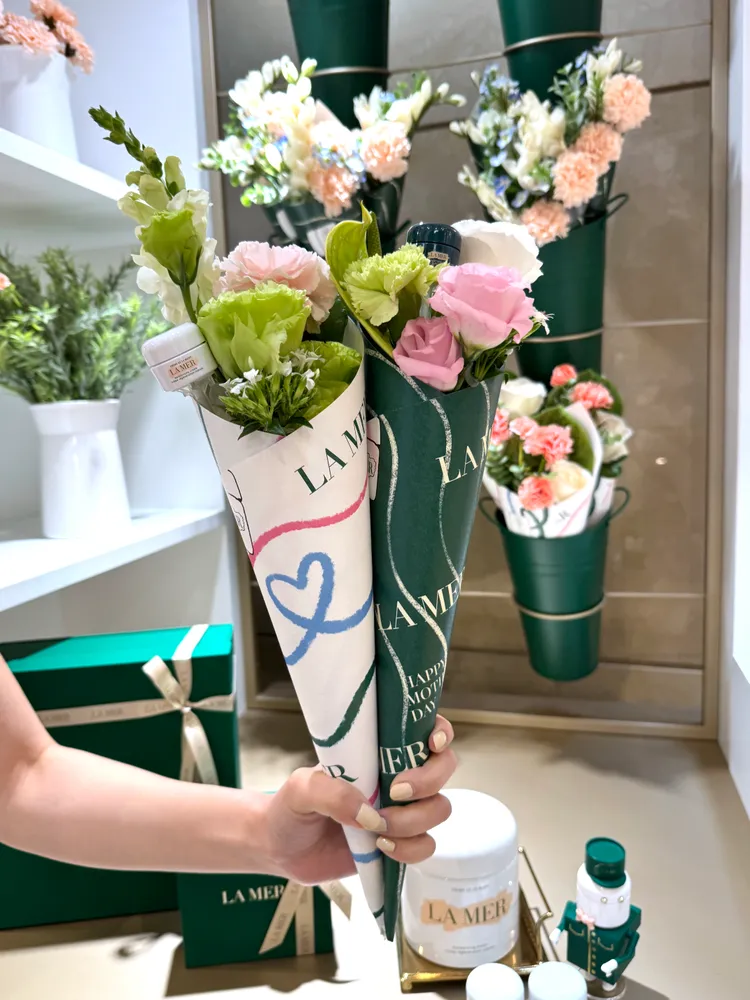 限量乳霜花束，經典乳霜版950元、醇萃活膚晚霜版1100元。張家玲攝