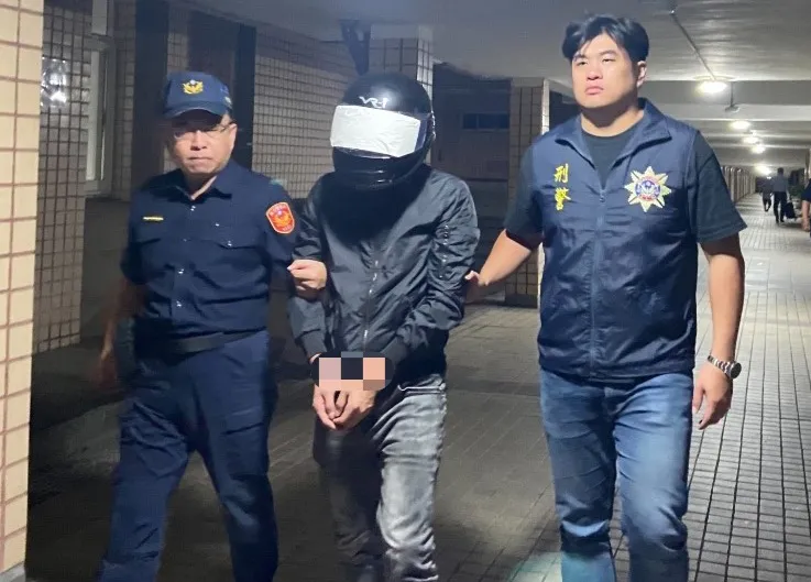 蘇男被移送。航警局提供