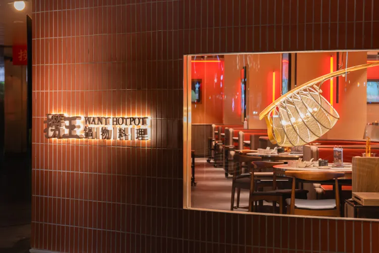 全新概念店以「木質暖調」為設計。撈王提供