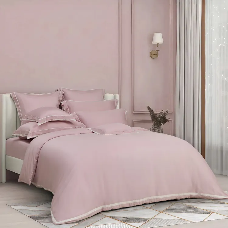 東妮寢飾100%天絲四件式床包組-初粉(雙人) ，原價1萬5960元/套，優惠價任選2套1萬5000元。業者提供