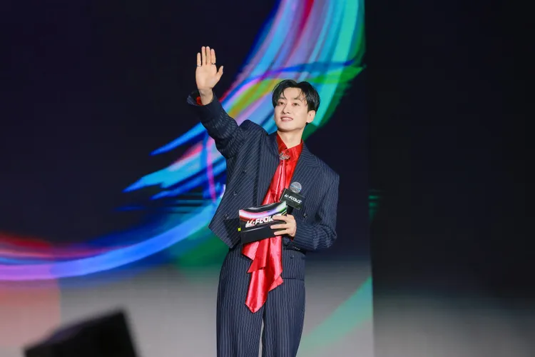 銀赫是第一場的主持人。希林國際提供